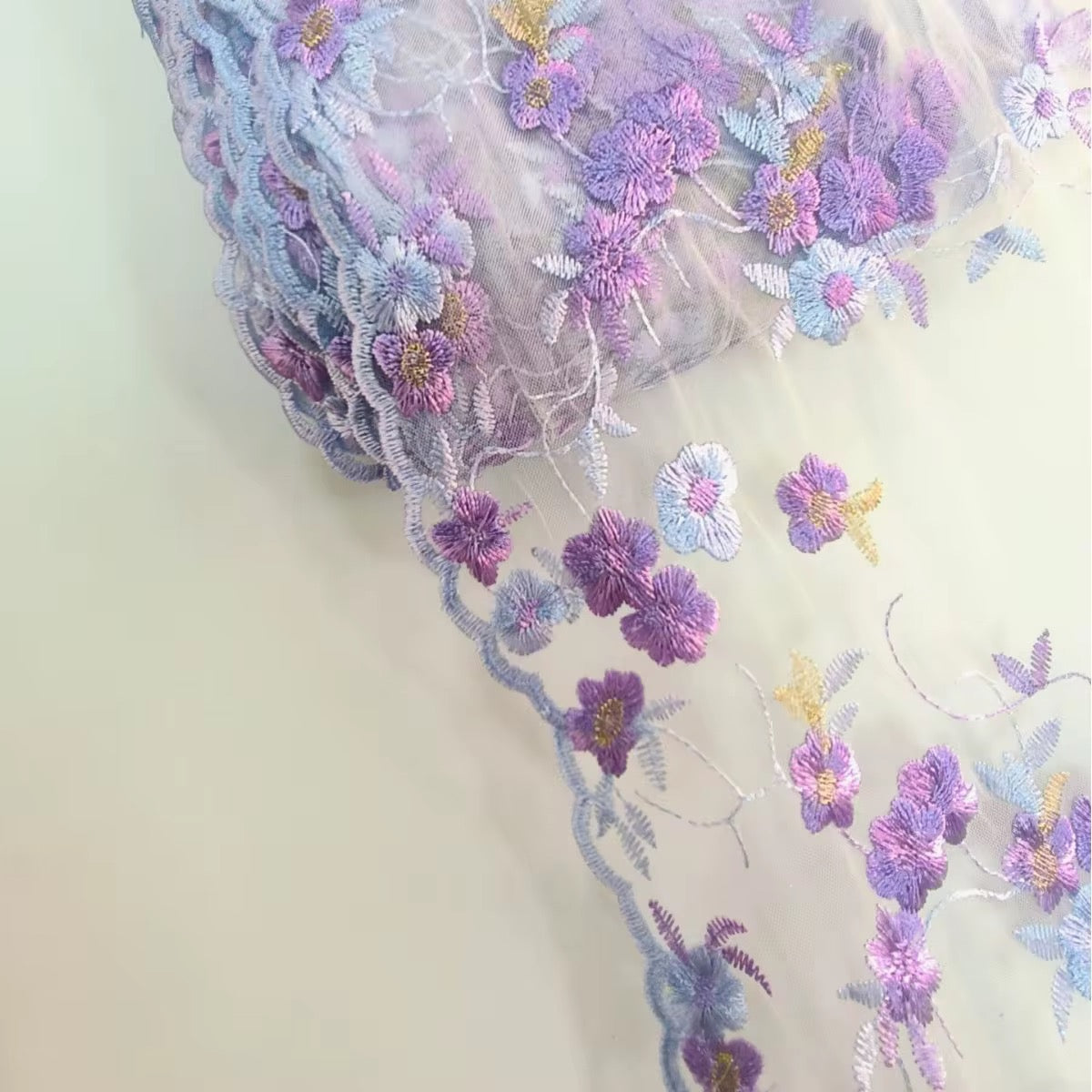 Acabado de adorno de encaje floral multicolor de alta calidad