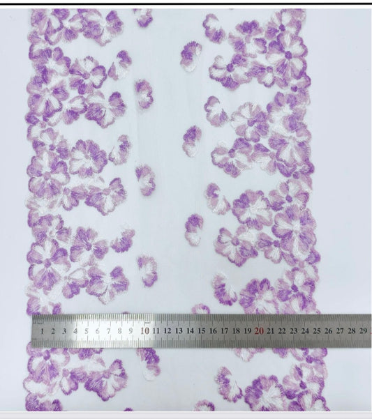 Encaje bordado delicado color morado en tul malla morado de 26cm de ancho para lencería elegante
