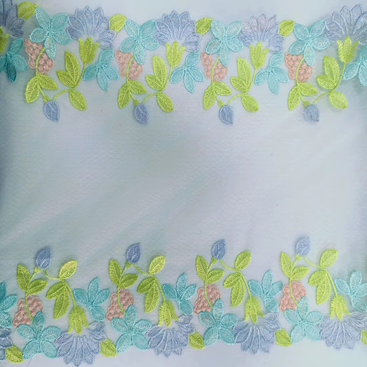 Encaje bordado multicolor en tonos pastel con doble borde para lencería
