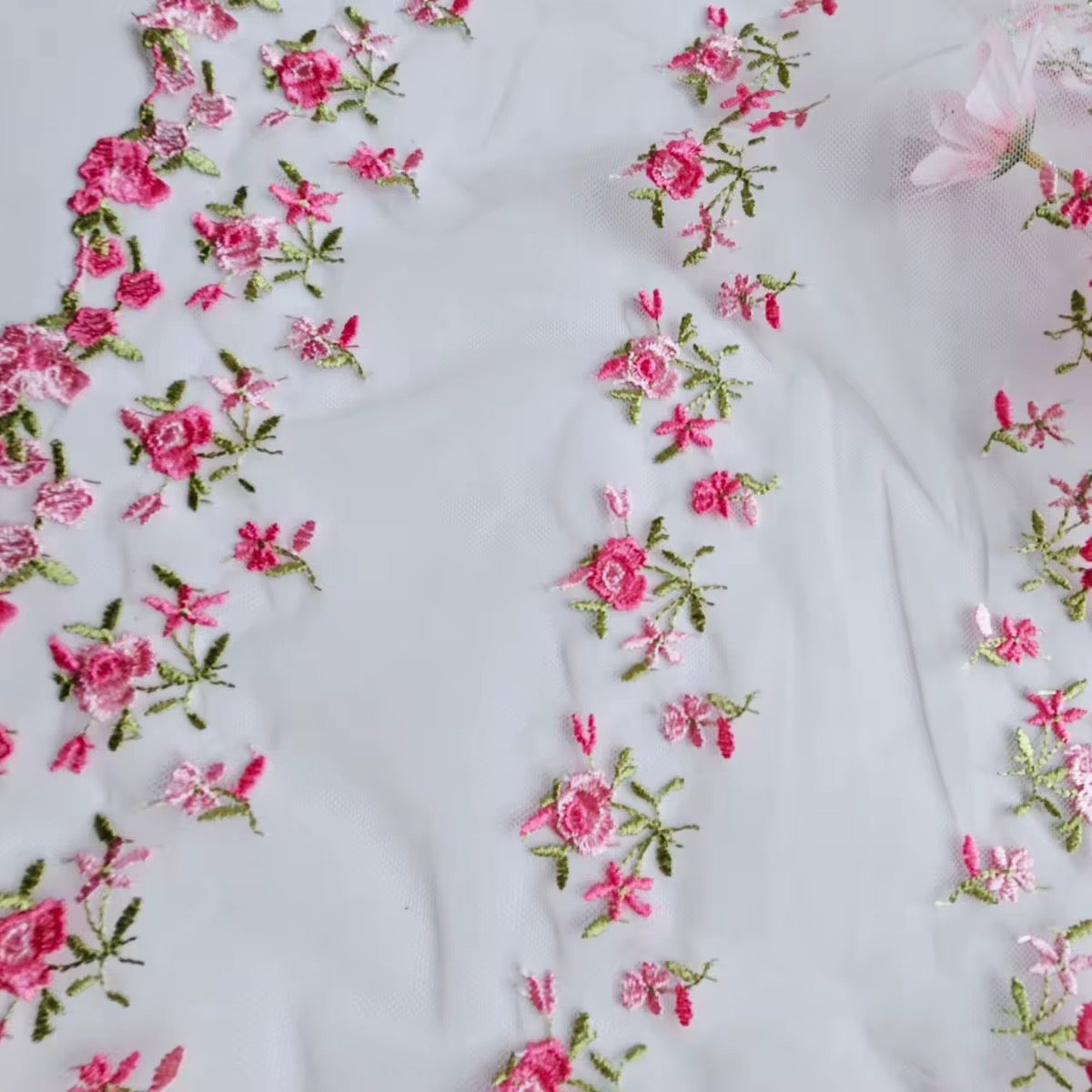 Encajé floral tres lineas