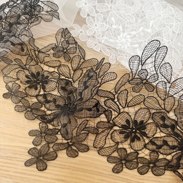 Encaje guipur floral con diseño bordado, 17.5 cm de ancho