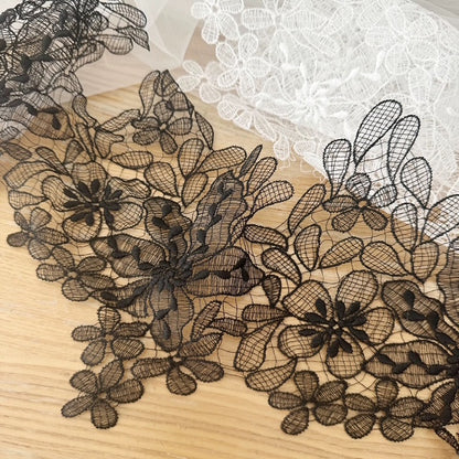 Encaje guipur floral con diseño bordado, 17.5 cm de ancho