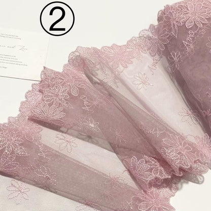 Encaje bordado rosa con detalle "Amor" y flores, doble borde festoneado, 18 cm de ancho