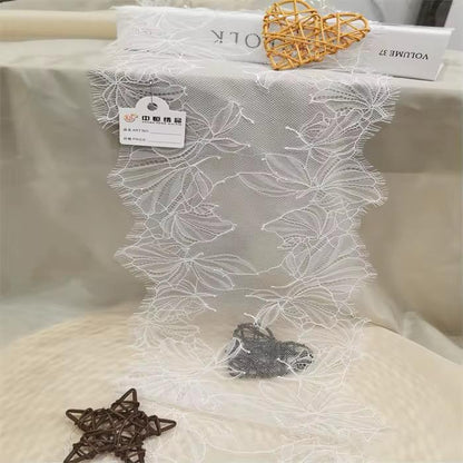Hermoso encaje Chantillí Bordado 20 cm – 100% Poliéster (Pieza de 3 m)